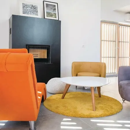 Σπίτι διακοπών Four-bedroom Holiday In Fiorini