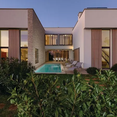 Four-bedroom Holiday In Fiorini * 布罗托尼贾