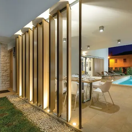 Four-bedroom Holiday In Fiorini